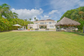 Fantastic 8-bedroom golf-front mansion near the beach